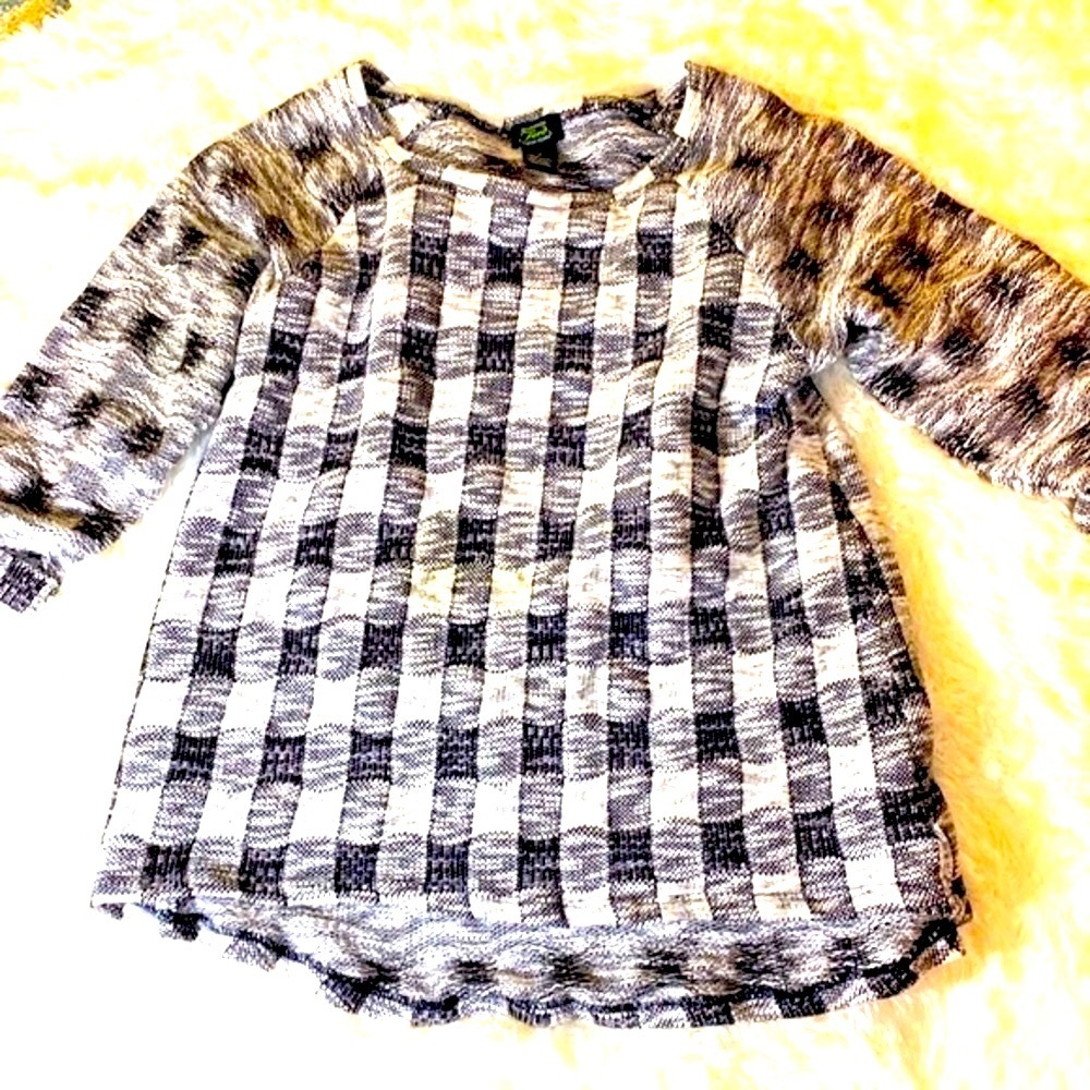 SHANNON FORD NEW YORK Black & White CHECKERED SWEATER Hi Low Hem Sz M EUC